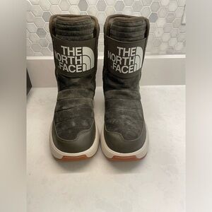 The‎ North Face Green Winter Boots Women’s size 6.5